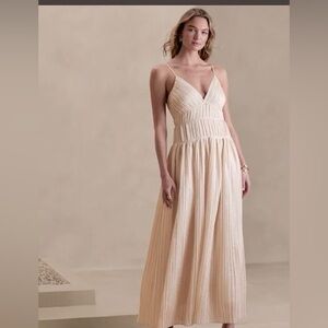 Banana Republic Jacqui pleated empire waist  dress in Stone size 0